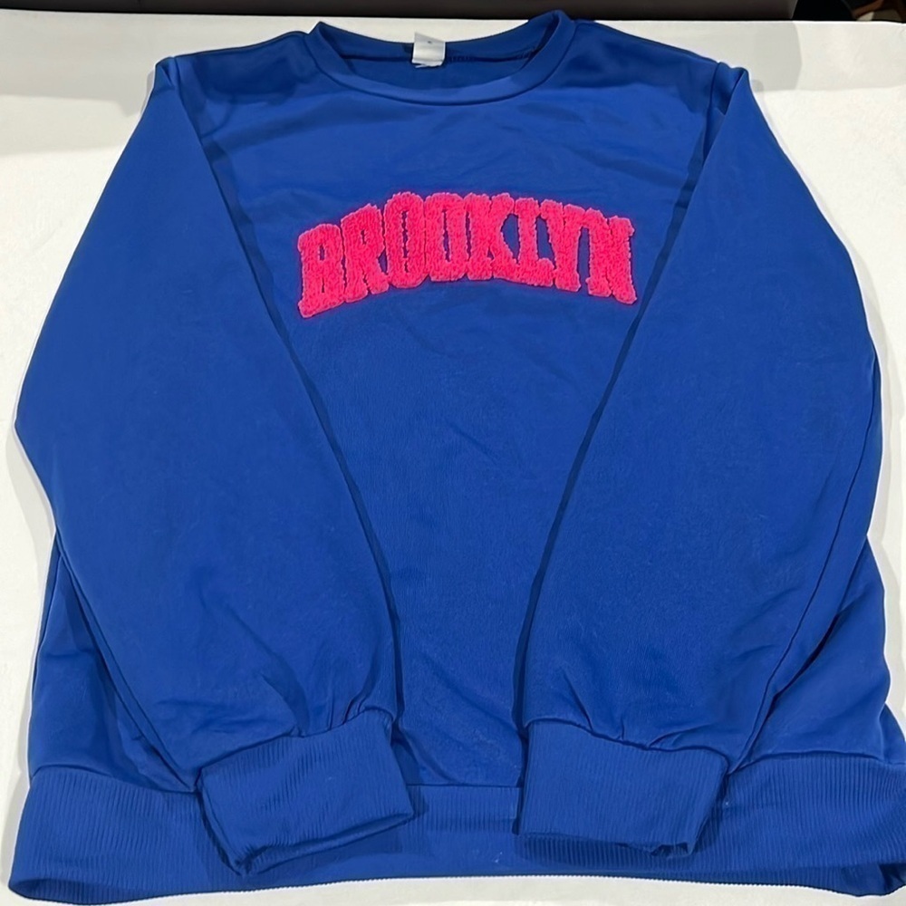 Shein crewneck. Size 11-12 years.